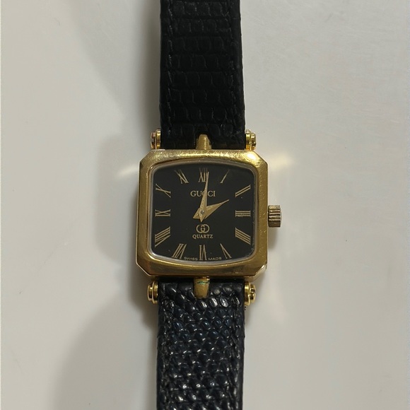 LAST CALL Vintage Gucci Gold Square Stack Black Dial Quartz Watch - Picture 2 of 12